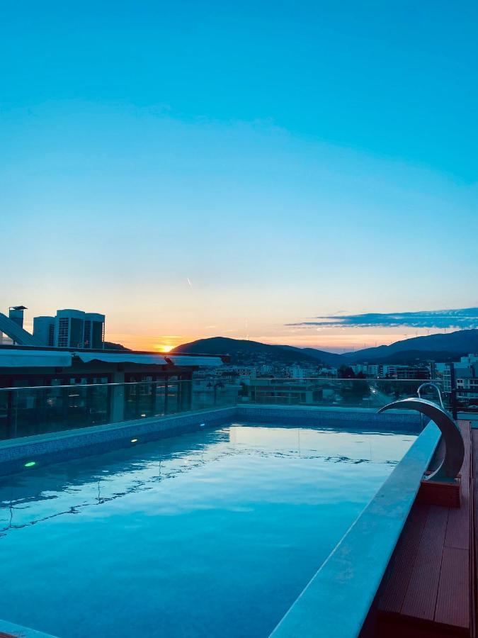 Hotel Evropa Ulcinj Bagian luar foto