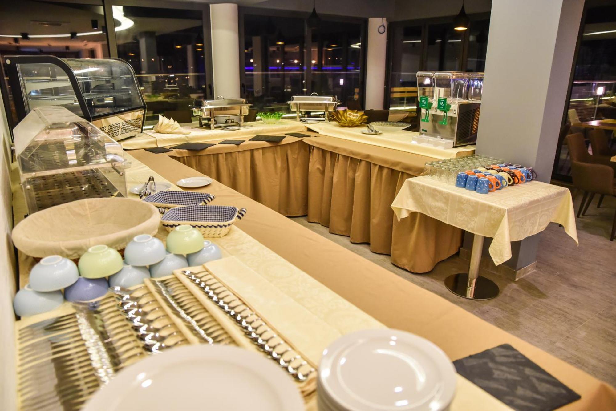 Hotel Evropa Ulcinj Bagian luar foto