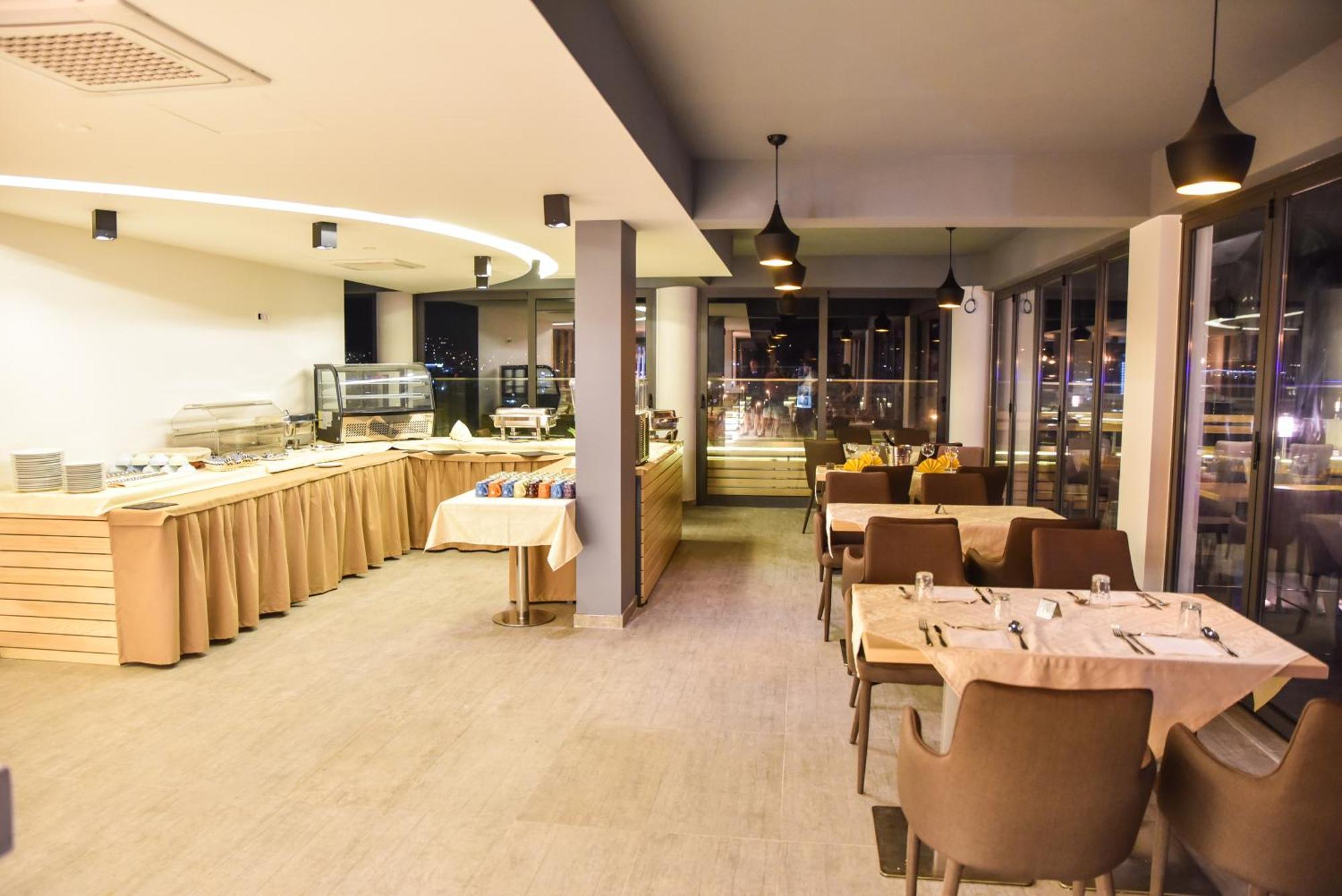 Hotel Evropa Ulcinj Bagian luar foto