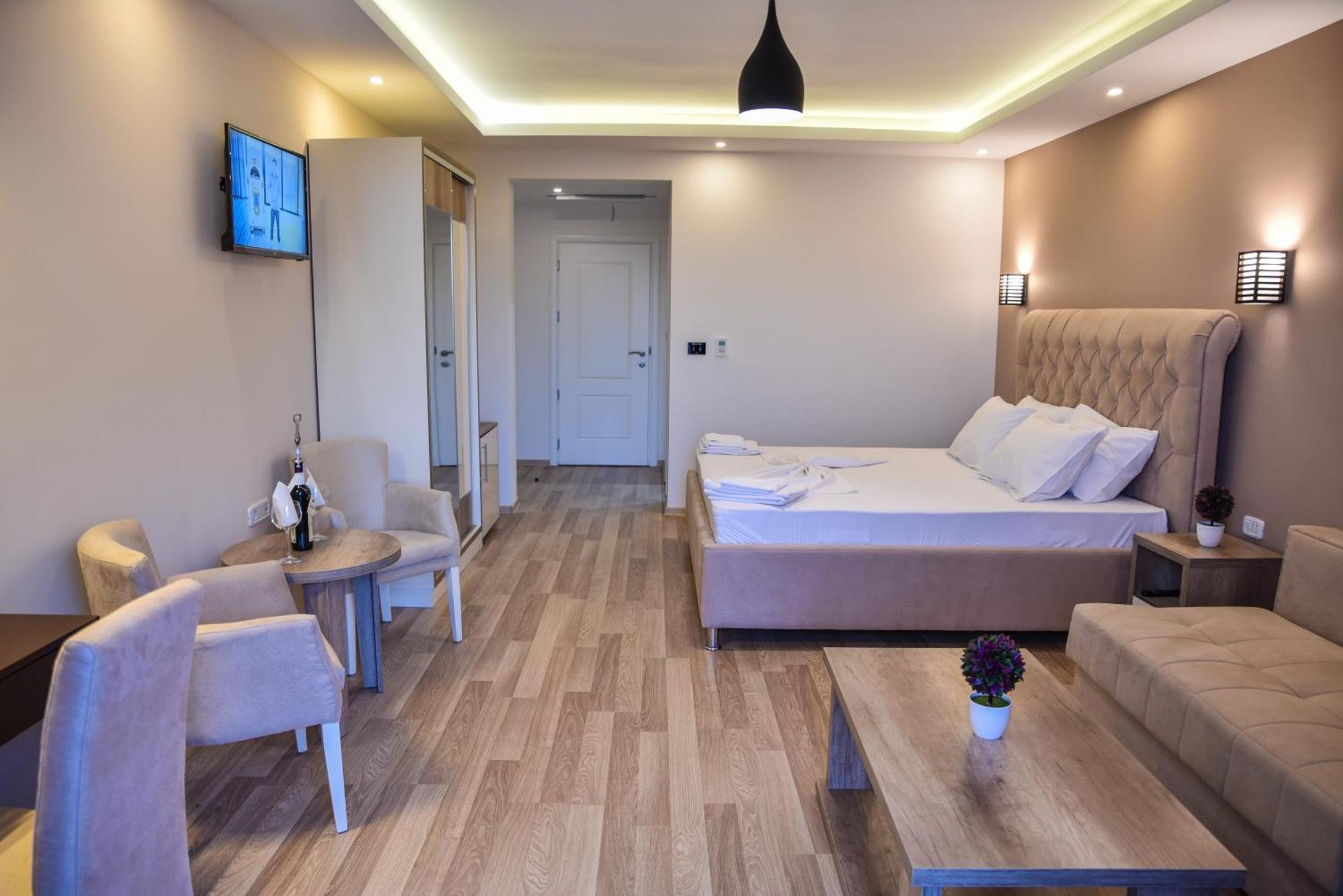 Hotel Evropa Ulcinj Bagian luar foto