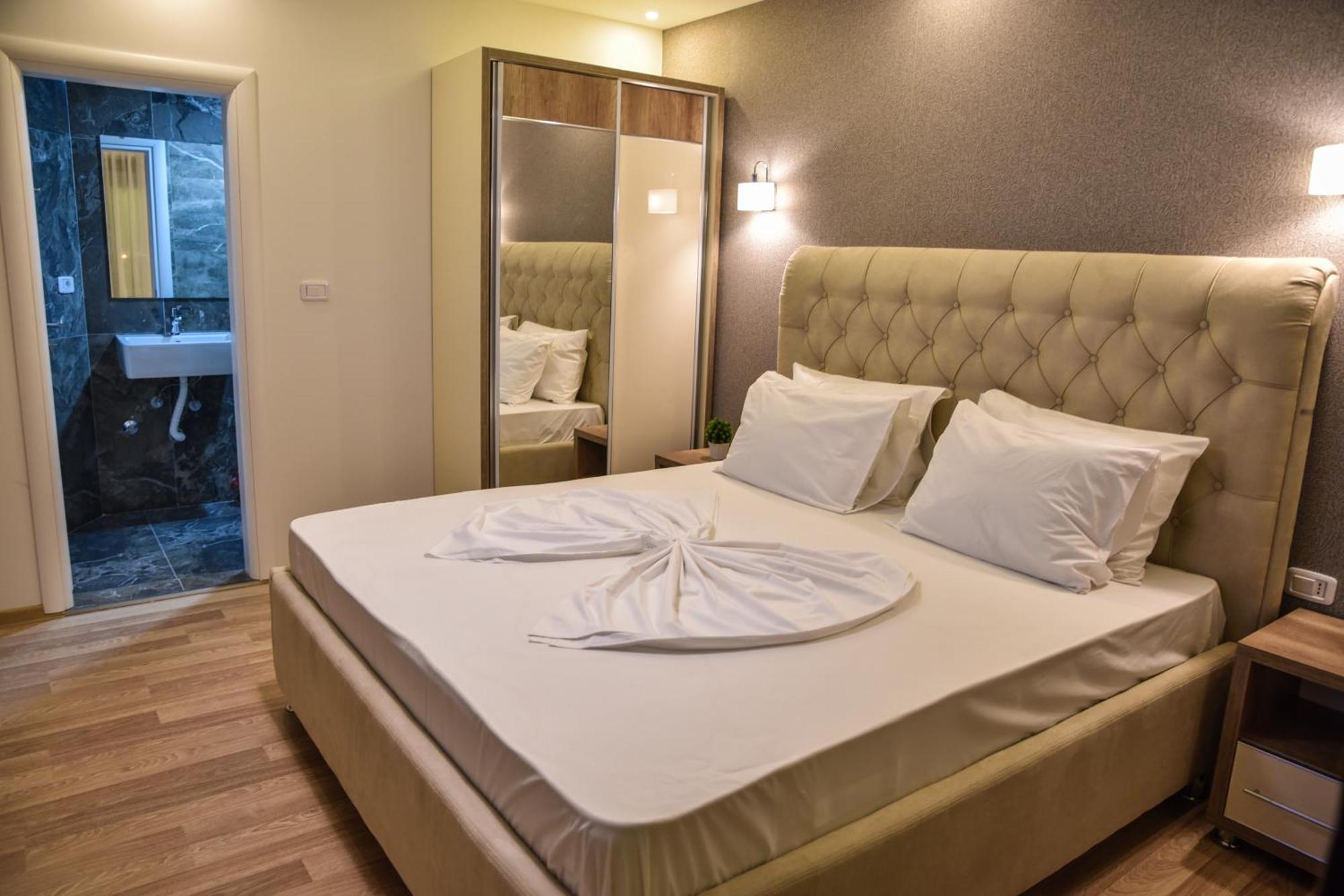 Hotel Evropa Ulcinj Bagian luar foto